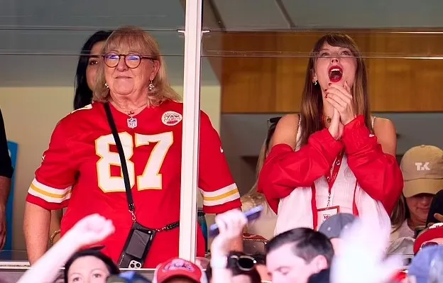 Taylor Swift And New BF Travis Kelce Seen Together For The First Time At Arrowhead Taylor Swift And New BF Travis Kelce Seen Together For The First Time At Arrowhead