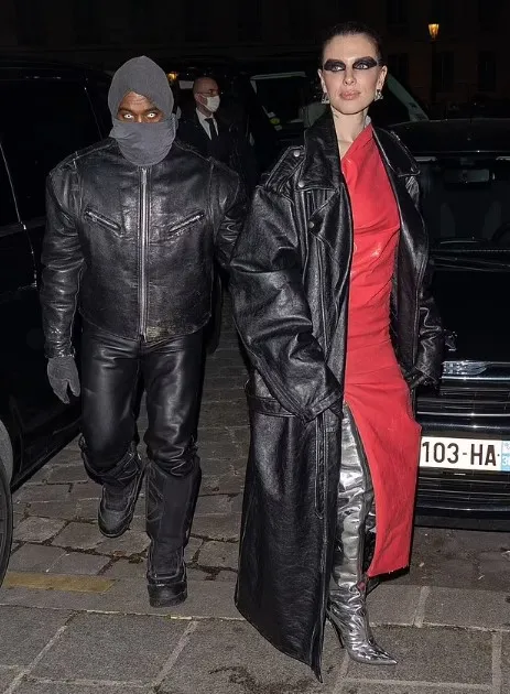 'Zipped His Pants Back Up': Julia Fox Reveals Very Bizarre Details About Kanye West In New Memoir 'Zipped His Pants Back Up': Julia Fox Reveals Very Bizarre Details About Kanye West In New Memoir