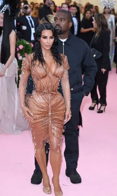 'Zipped His Pants Back Up': Julia Fox Reveals Very Bizarre Details About Kanye West In New Memoir 'Zipped His Pants Back Up': Julia Fox Reveals Very Bizarre Details About Kanye West In New Memoir